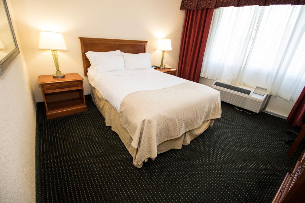 Best Western Premier Airport/Expo Center Hotel Луисвил Екстериор снимка