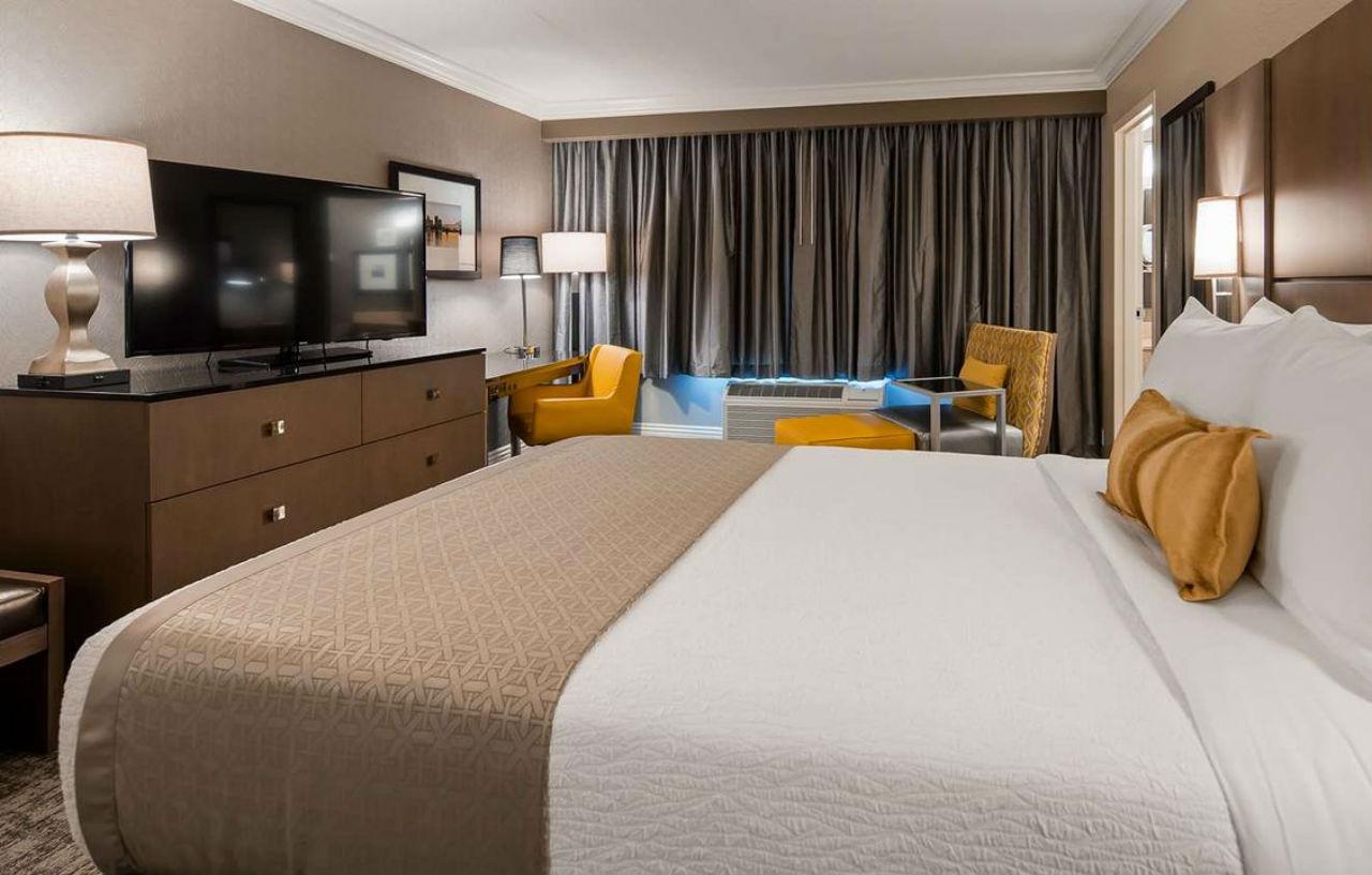 Best Western Premier Airport/Expo Center Hotel Луисвил Екстериор снимка