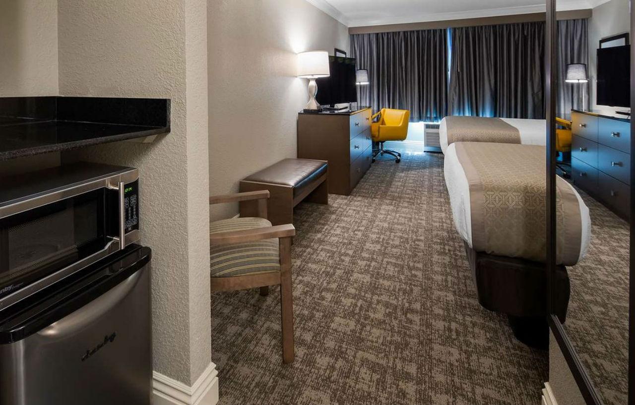 Best Western Premier Airport/Expo Center Hotel Луисвил Екстериор снимка